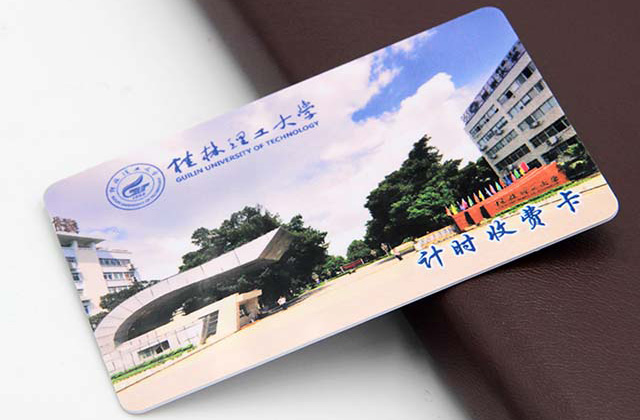 智能手机扫一扫二维码门禁卡代替了传统的钥匙